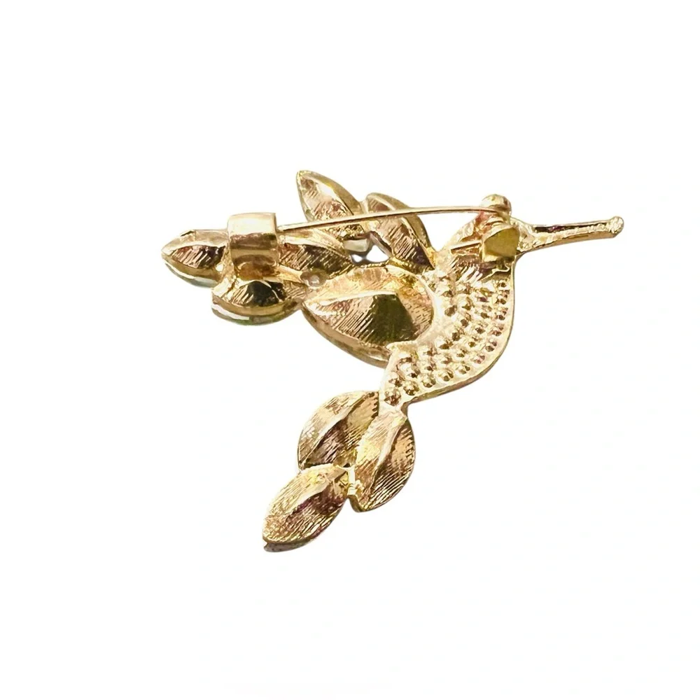 Gold-Toned Hummingbird Brooch with Iridescent Glass – A Dance of Light and Flame